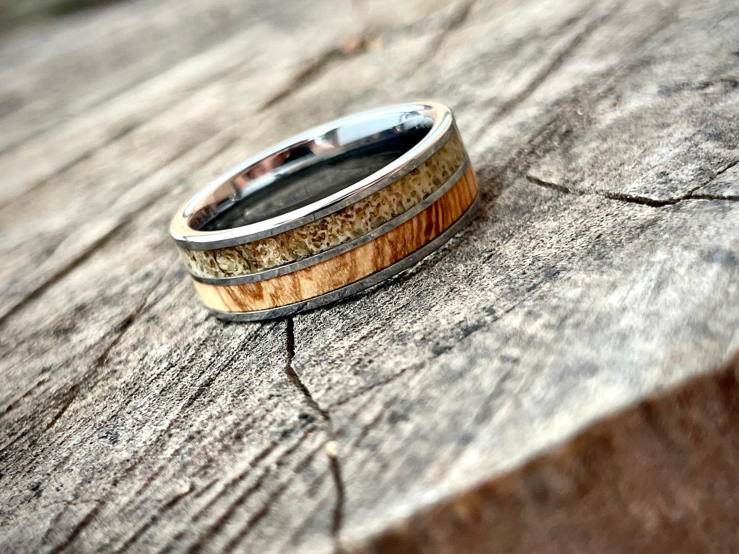 Ceramic Wild Olive Burl Platinum Sand Stone Inlay Ring 8mm