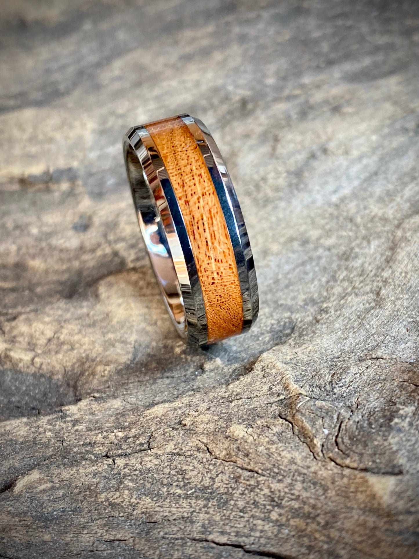 Tungsten Carbide Sekelbos Wood Inlay Ring 8mm