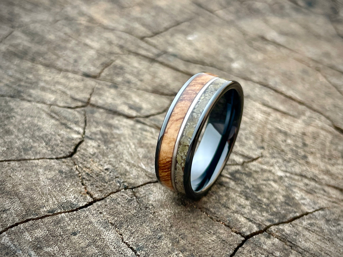 Ceramic Wild Olive Burl Platinum Sand Stone Inlay Ring 8mm