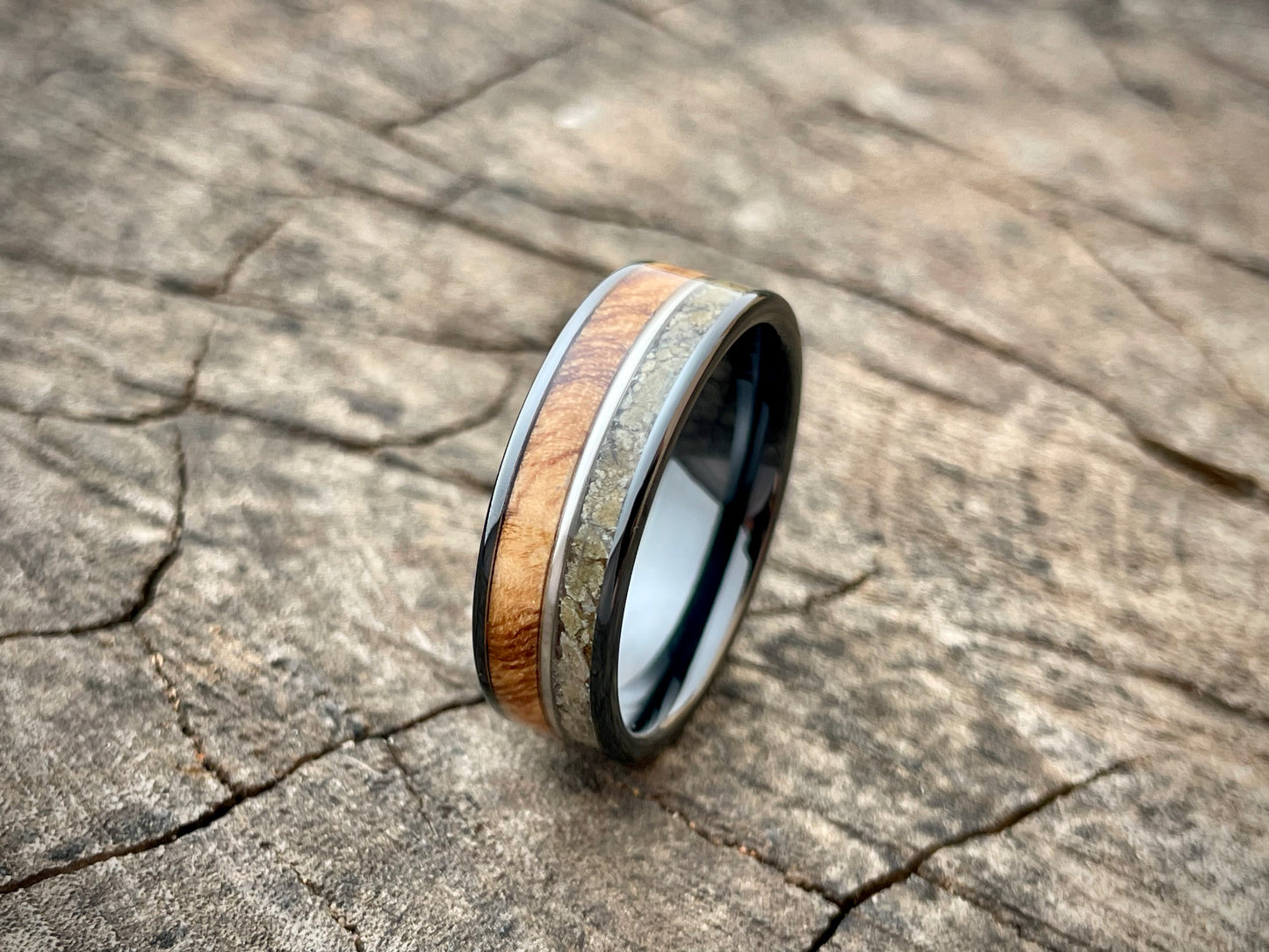 Ceramic Wild Olive Burl Platinum Sand Stone Inlay Ring 8mm