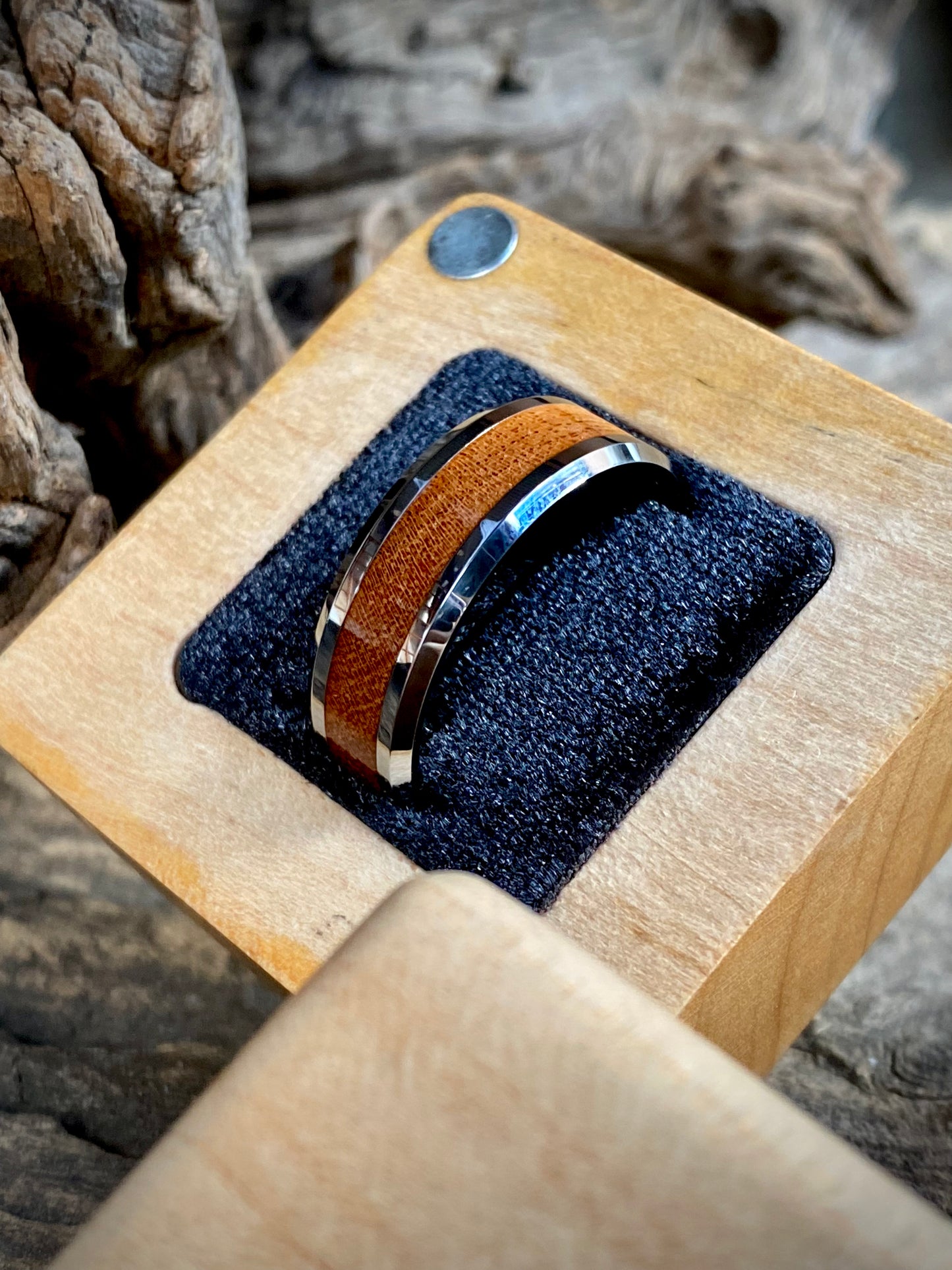 Tungsten Carbide Sekelbos Wood Inlay Ring 8mm